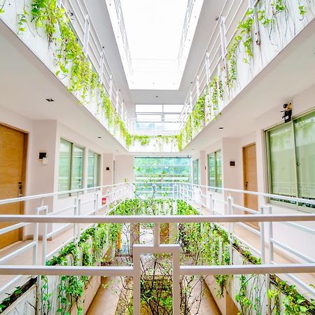 Legreen Suite Pejompongan Джакарта Экстерьер фото